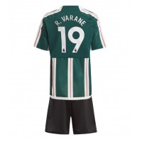Camiseta Manchester United Raphael Varane #19 Segunda Equipación Replica 2023-24 para niños mangas cortas (+ Pantalones cortos)